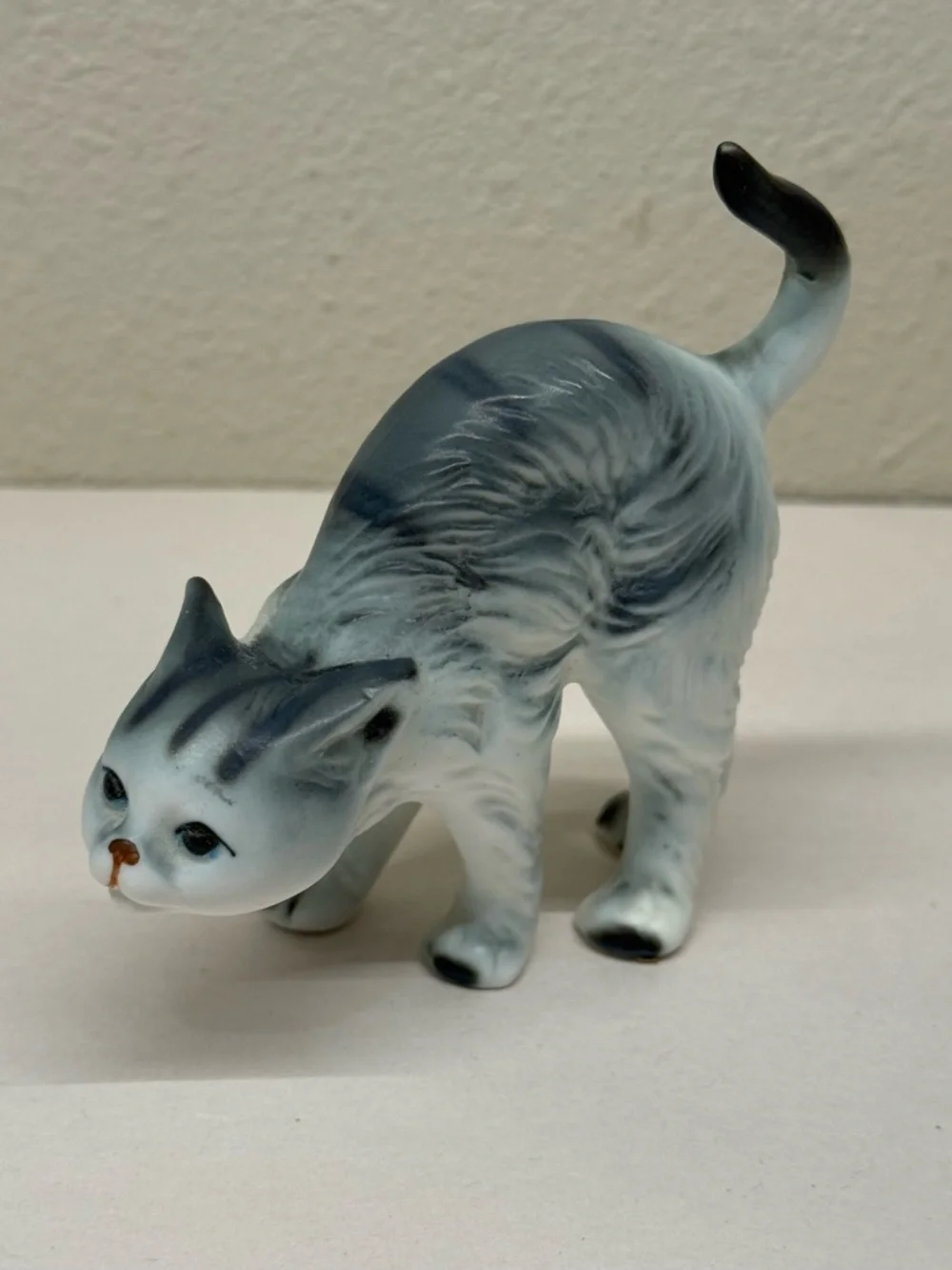 Lot Of 5 Enesco Cat kitten Figurines Gray White Laying Down stretching porcelain